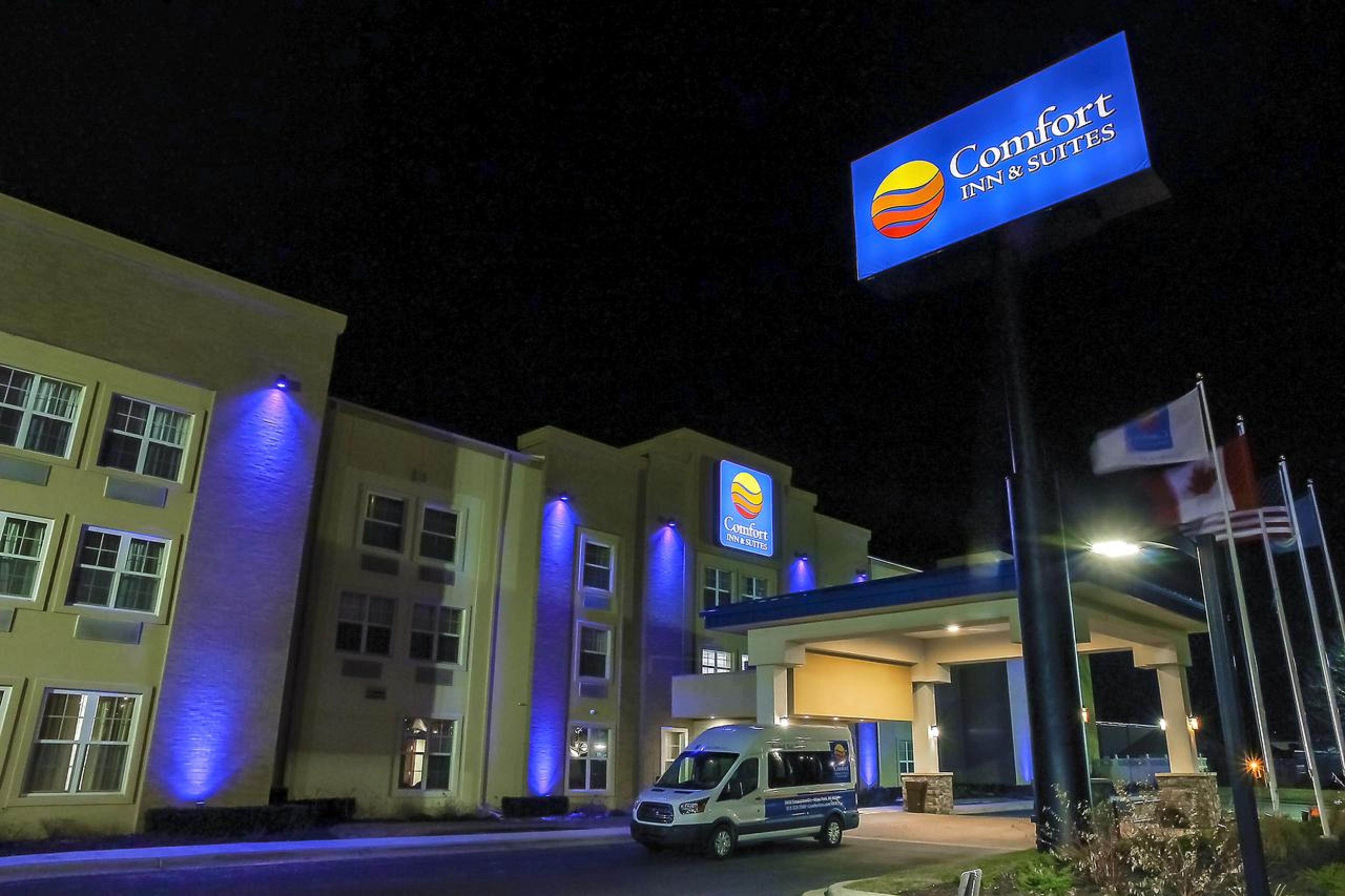 Comfort Inn&Suites Allen Park/Dearborn Exterior foto