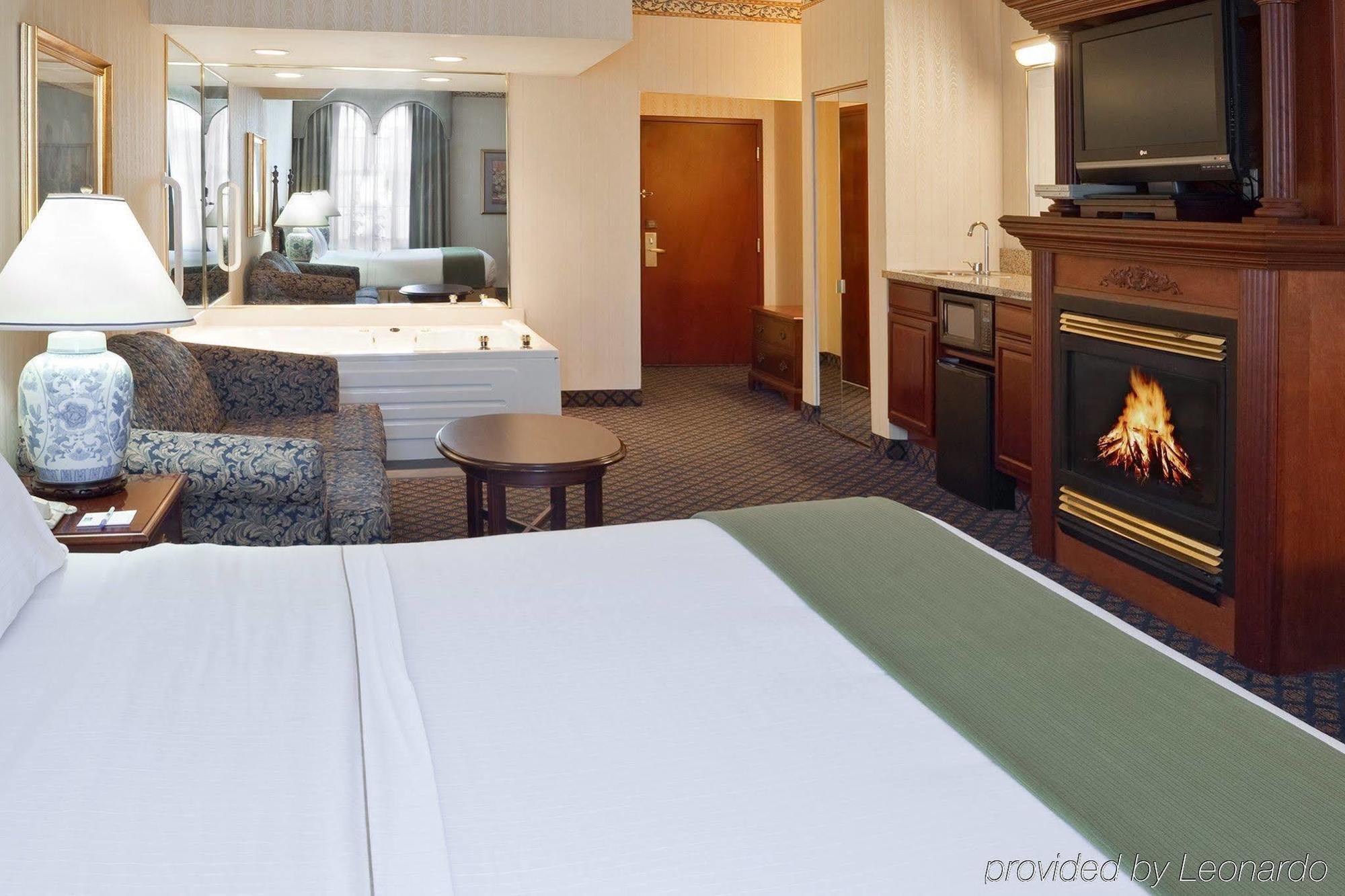 Comfort Inn&Suites Allen Park/Dearborn Zimmer foto